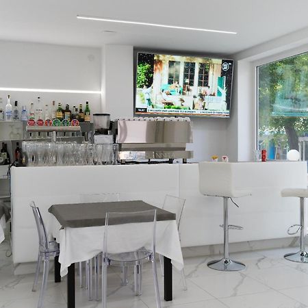 Hotel Ninfea Cattolica Buitenkant foto