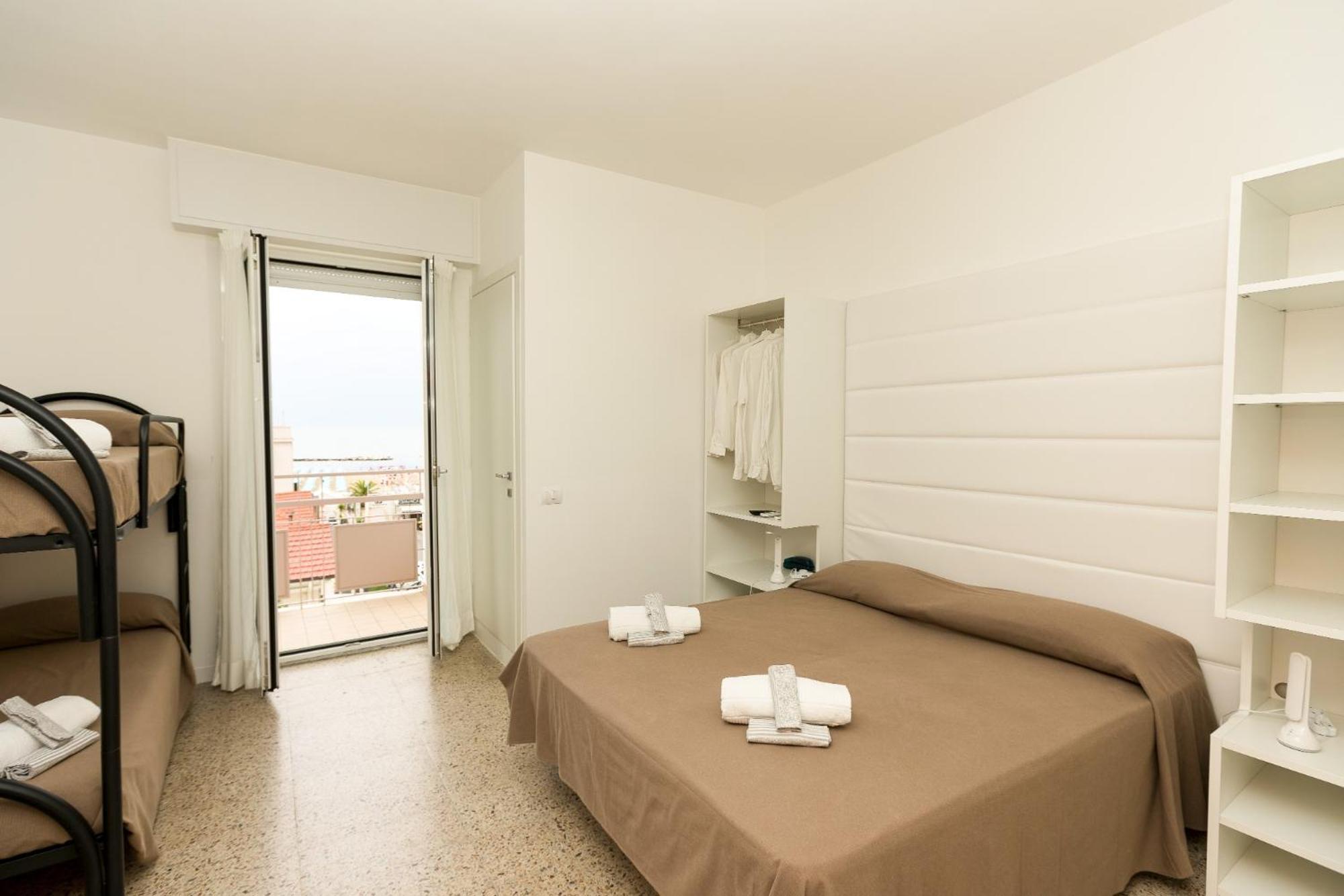Hotel Ninfea Cattolica Buitenkant foto