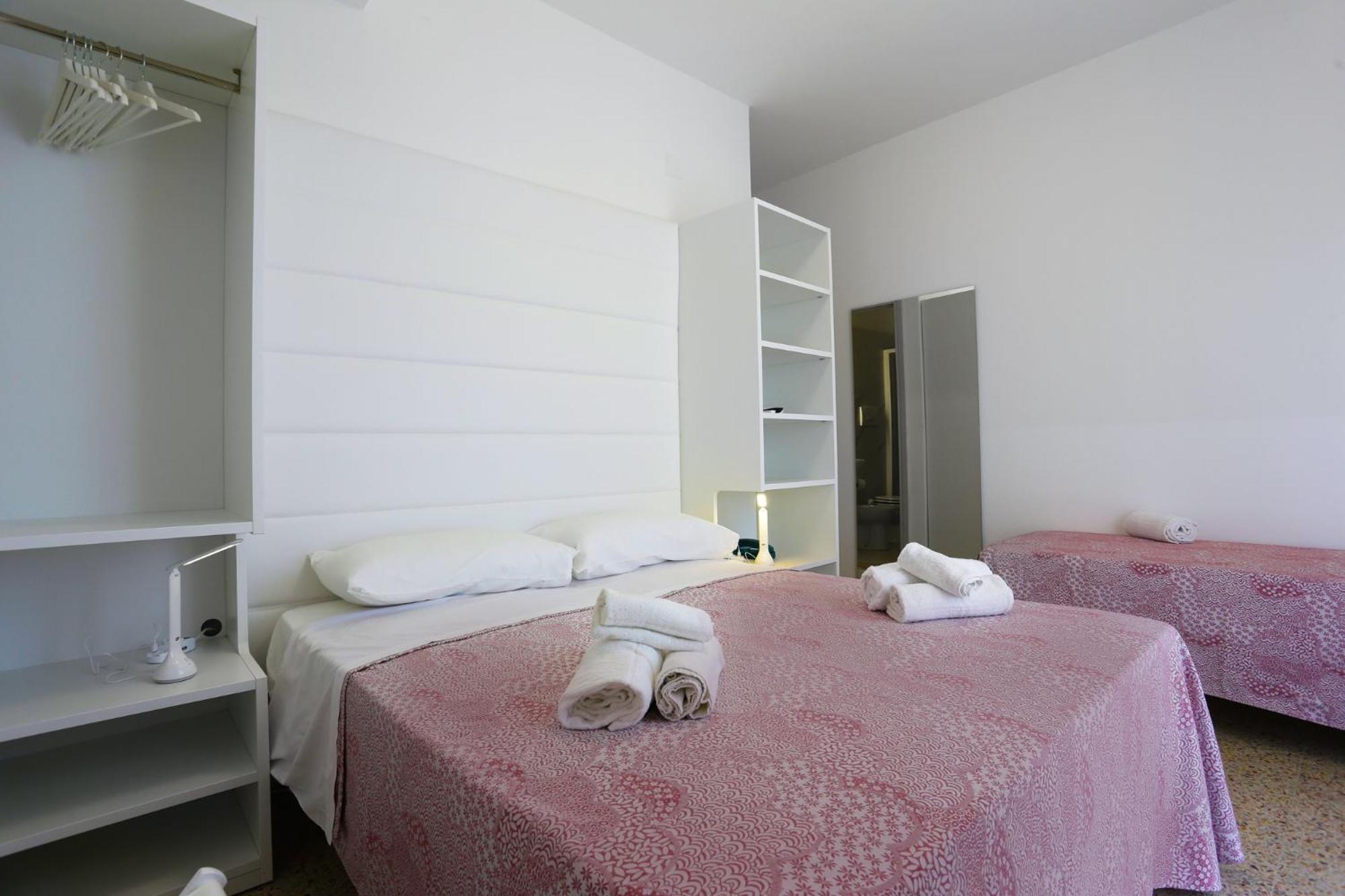 Hotel Ninfea Cattolica Buitenkant foto