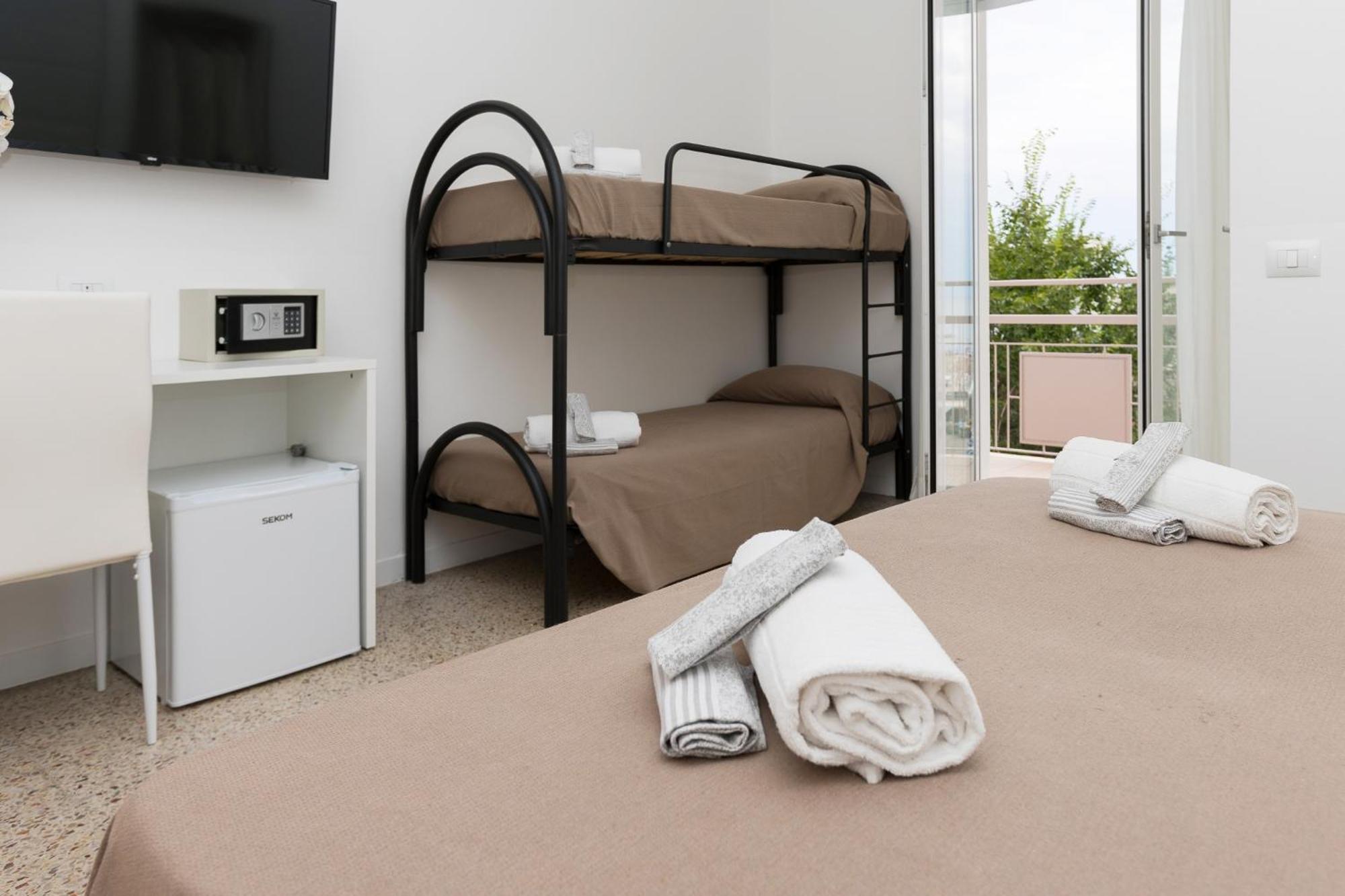 Hotel Ninfea Cattolica Buitenkant foto