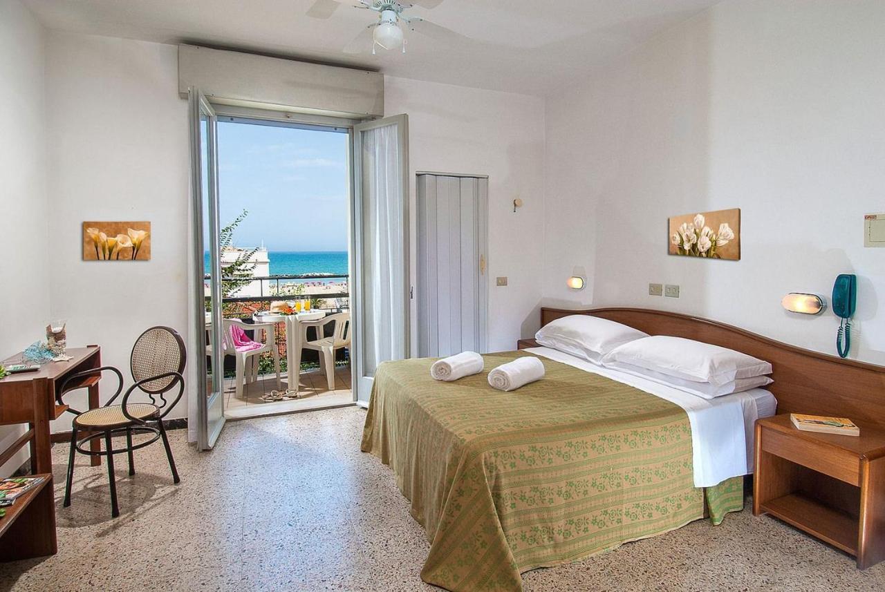 Hotel Ninfea Cattolica Buitenkant foto