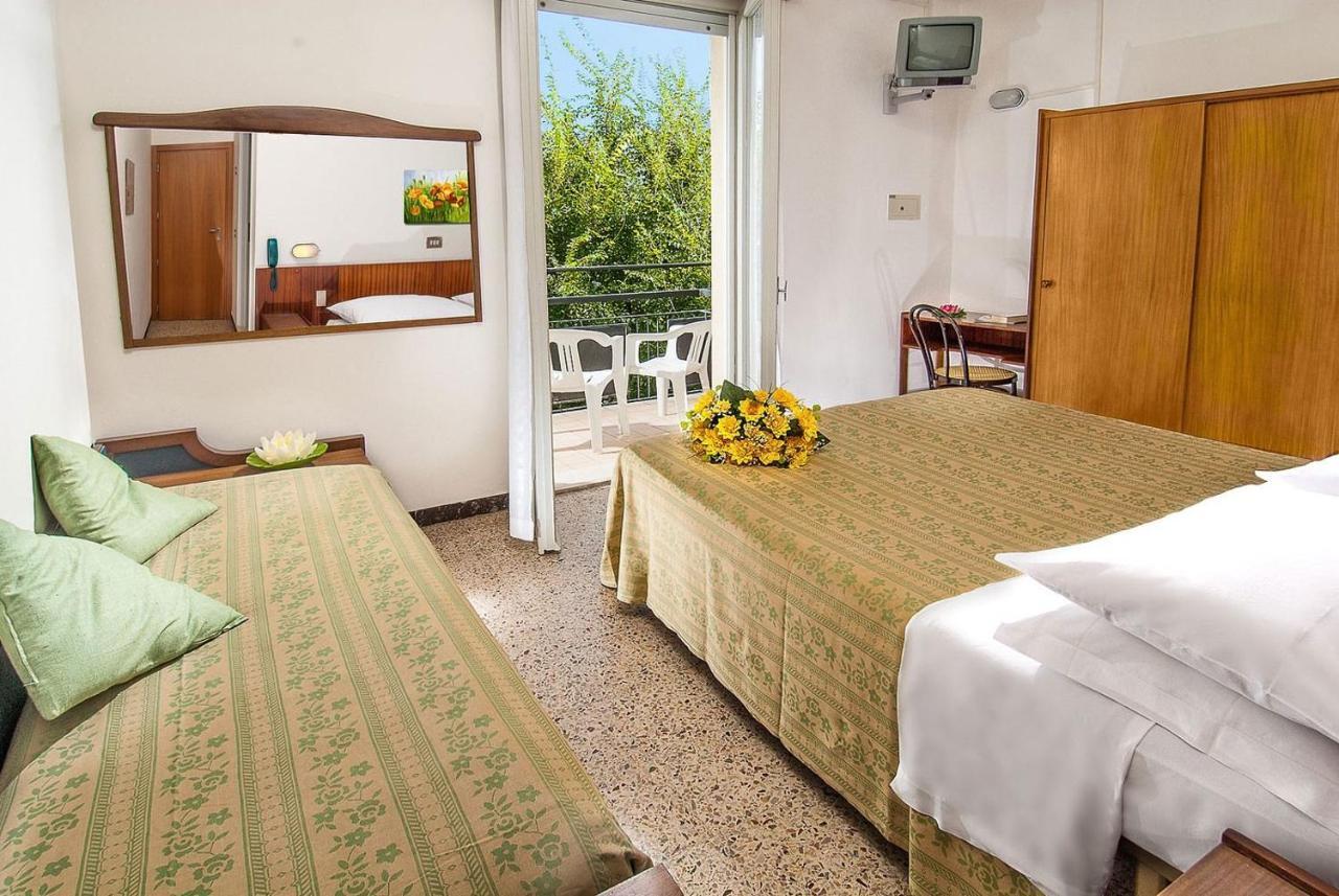 Hotel Ninfea Cattolica Buitenkant foto