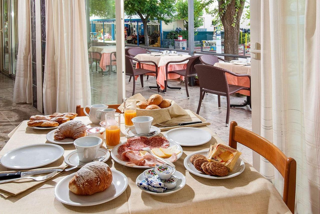 Hotel Ninfea Cattolica Buitenkant foto