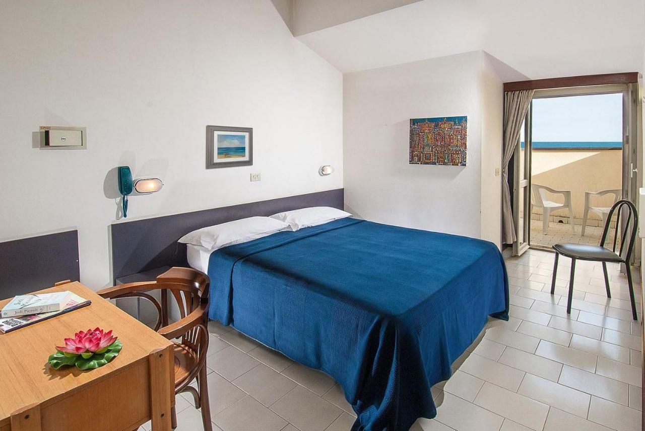Hotel Ninfea Cattolica Buitenkant foto