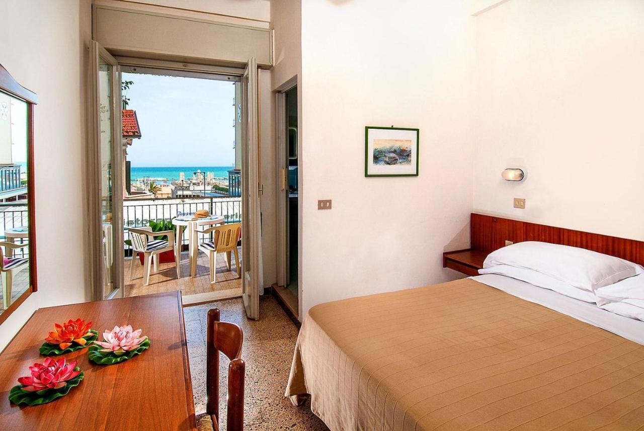 Hotel Ninfea Cattolica Buitenkant foto